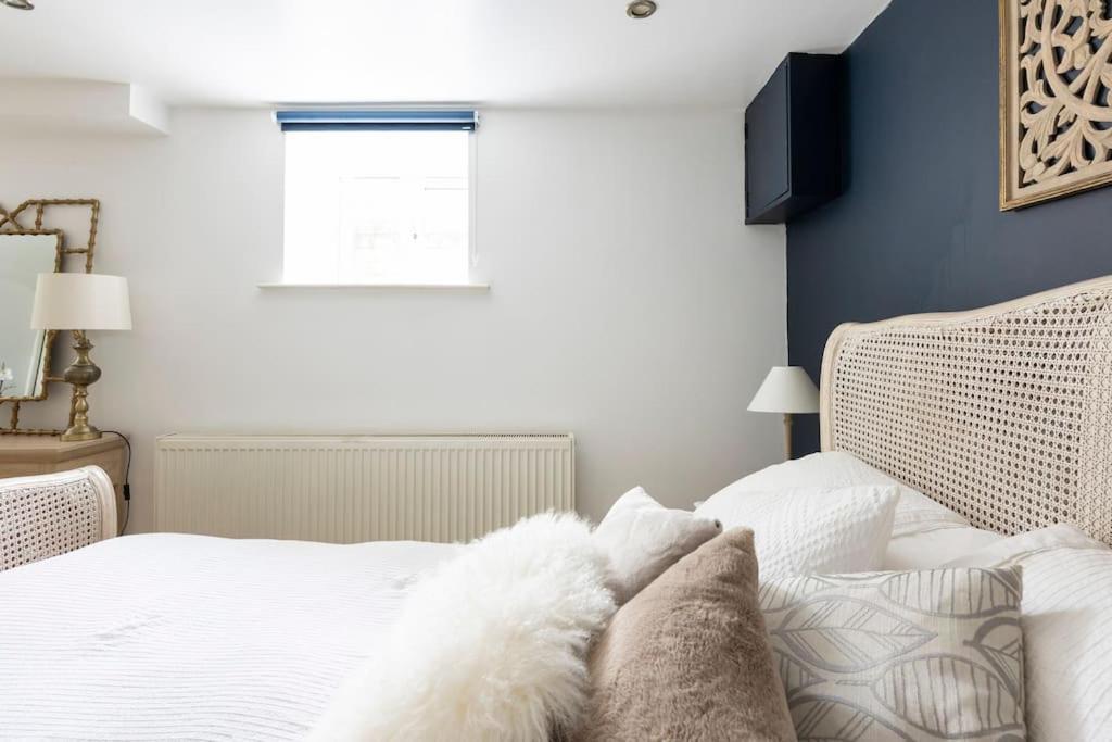 2 Double Bedroom Large Modern Self Contained Apartment Free Parking Camberley Exterior foto