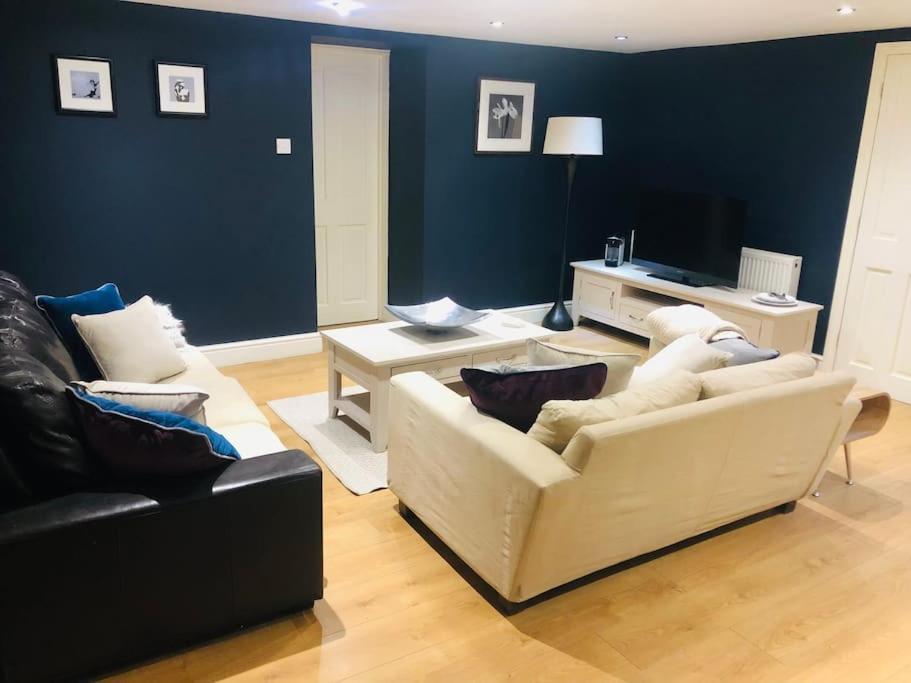 2 Double Bedroom Large Modern Self Contained Apartment Free Parking Camberley Exterior foto