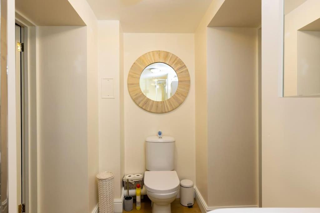 2 Double Bedroom Large Modern Self Contained Apartment Free Parking Camberley Exterior foto