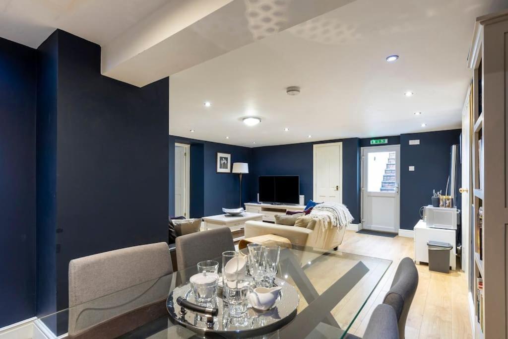 2 Double Bedroom Large Modern Self Contained Apartment Free Parking Camberley Exterior foto