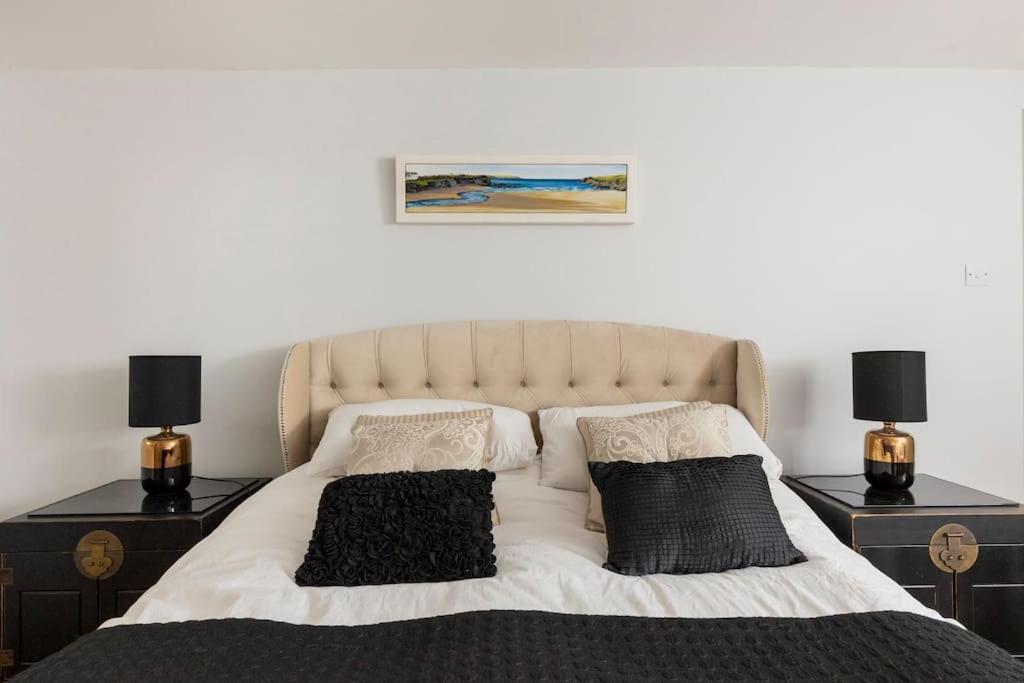 2 Double Bedroom Large Modern Self Contained Apartment Free Parking Camberley Exterior foto