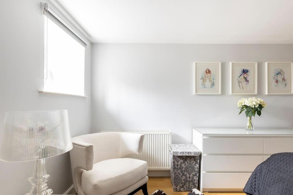 2 Double Bedroom Large Modern Self Contained Apartment Free Parking Camberley Exterior foto