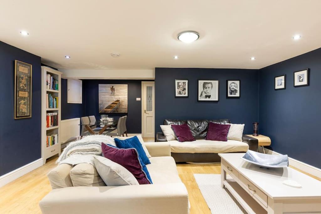 2 Double Bedroom Large Modern Self Contained Apartment Free Parking Camberley Exterior foto